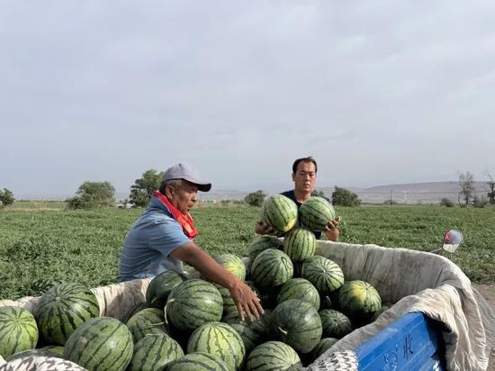 花街吃瓜,探寻老街美食风情