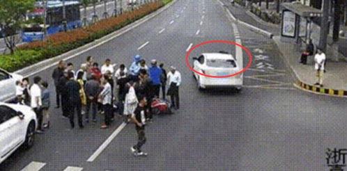 因吃瓜发生的车祸